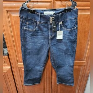 Torrid Cropped/Capri Jeans #477